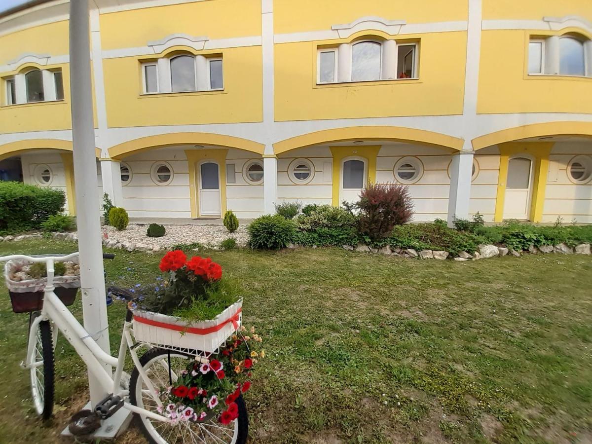 Thermal Garden Mosonmagyarovar Exterior photo